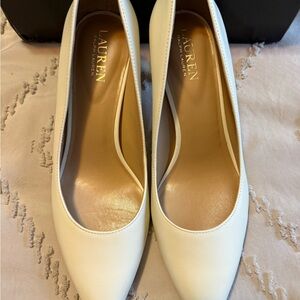 Lauren Ralph Lauren Women's Cream Leather Pointed-Toe Flats NEW, Never Worn